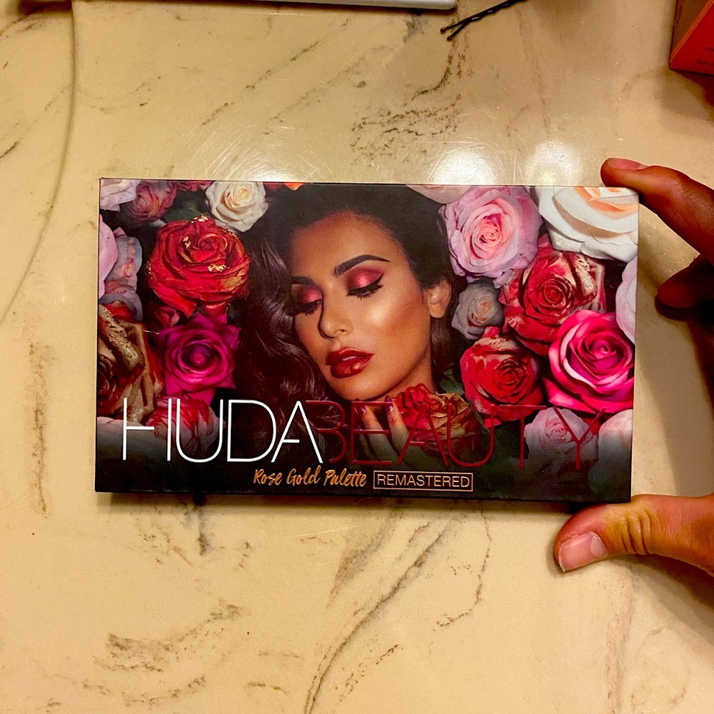 Huda Beauty Rose Gold Remastered Pallete